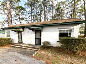 Building Photo - Cozy Cottage