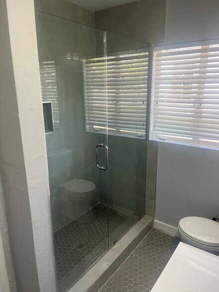 Building Photo - 404 Storeywood Dr