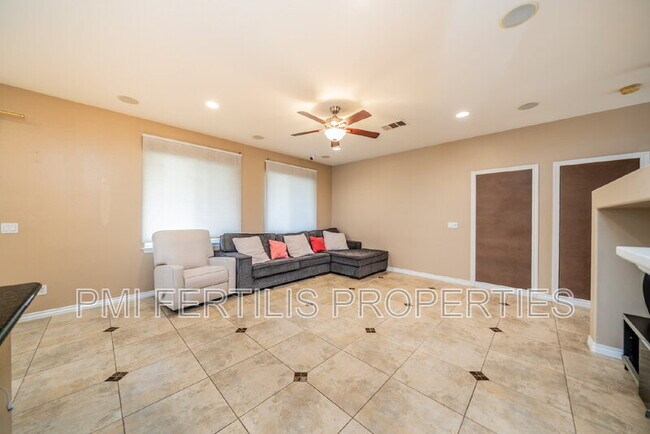 Building Photo - 12494 Breeze Ln
