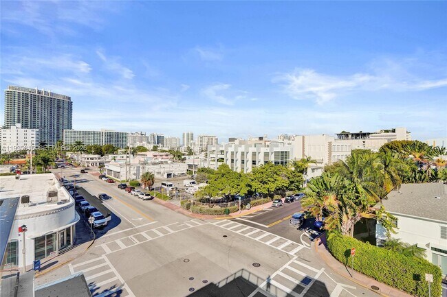 Building Photo - 1030 15th St