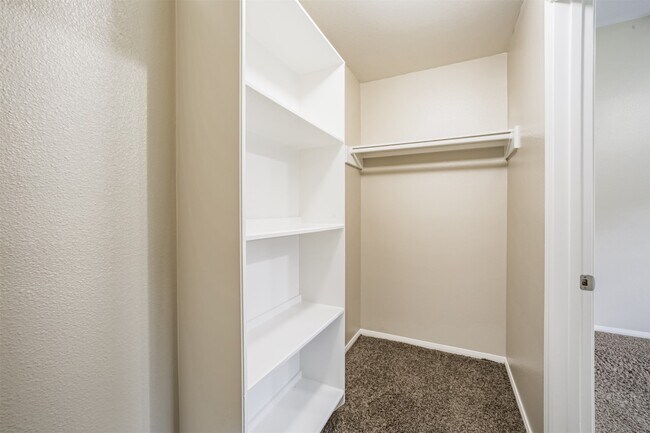 Building Photo - 15810 Cypress Hall Dr