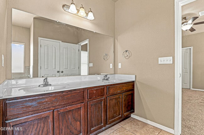 Building Photo - 7008 Faxon Dr