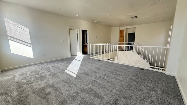 Building Photo - Clean & Comfortable Home in North Las Vegas