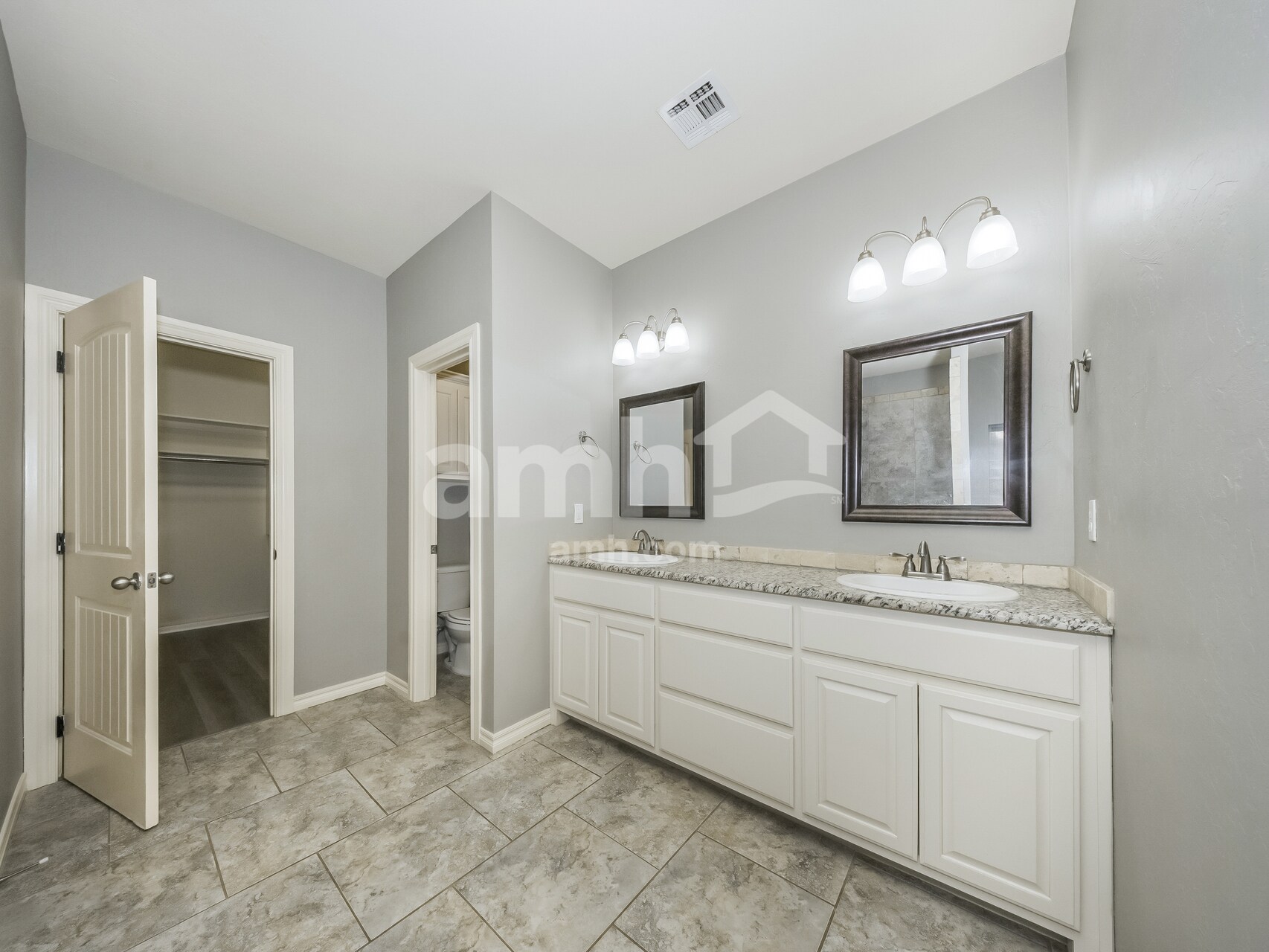 Building Photo - 416 E Charlotte Terrace