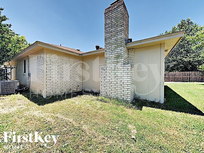 Building Photo - 3815 Coronet Ln