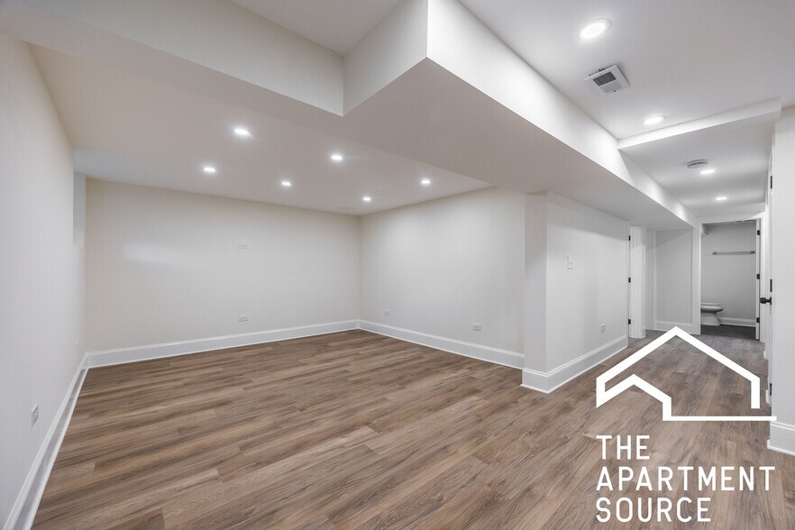 Building Photo - 4636 N Hamilton Ave