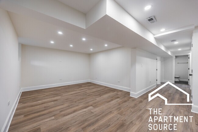 Building Photo - 4636 N Hamilton Ave