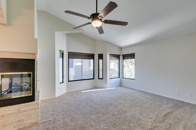 Building Photo - Immaculate 3 bedroom house with a Loft in ...