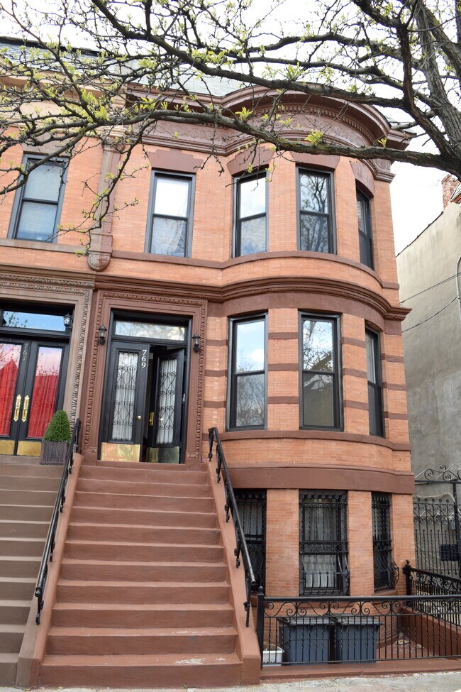 Building Photo - 769 Dawson St