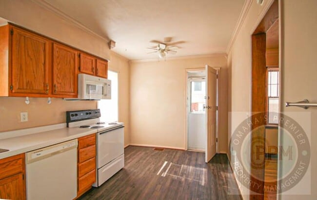Building Photo - 2 Story 3 Bedroom 1 Bathroom home in the h...