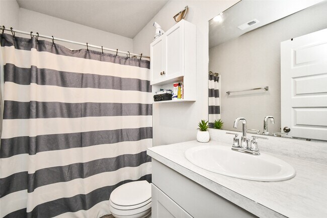 Building Photo - 7915 Meadow Cranesbill Ln