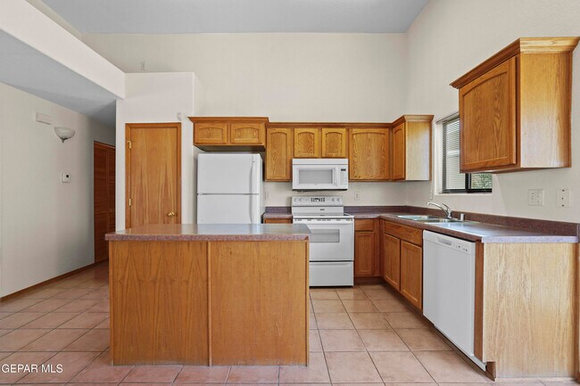 Building Photo - 3313 Tierra Espada Dr