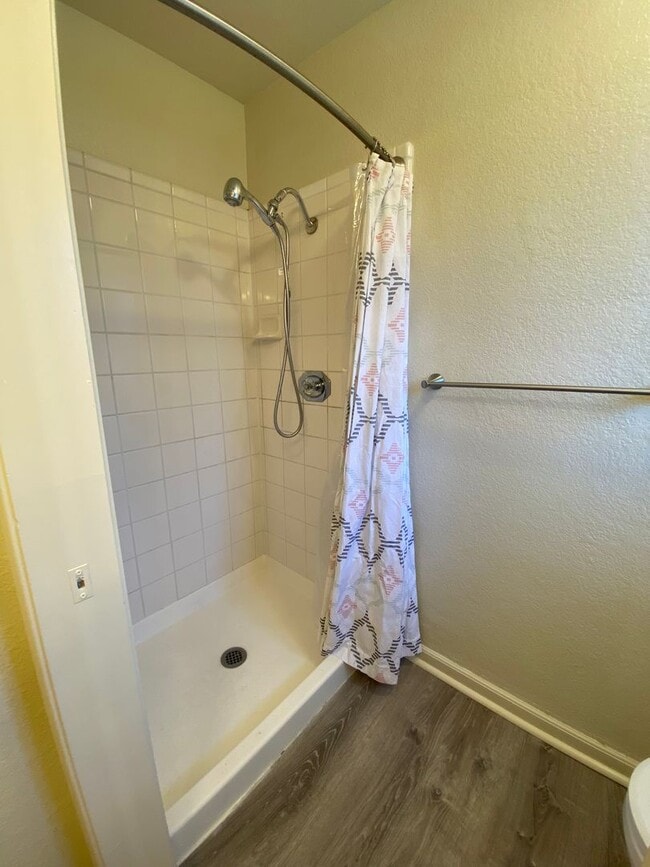 Building Photo - 3 Bedroom / 2 Bath Great Corner Lot in Travis District