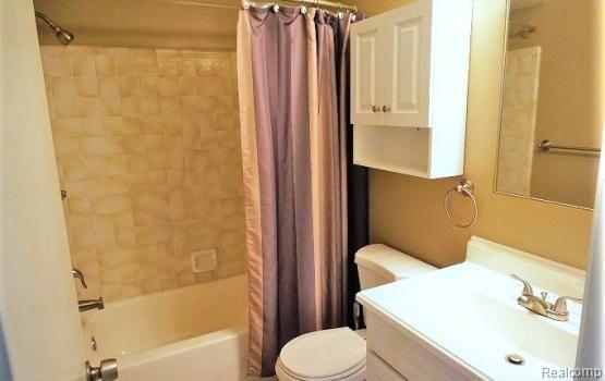 Building Photo - 34633 Clarkson Dr E