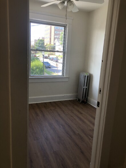 Building Photo - 448 Taylor Ave