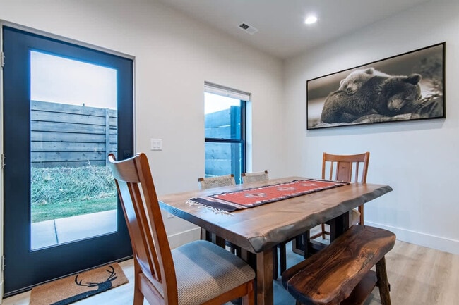 Building Photo - 701 Stone Peak Lp