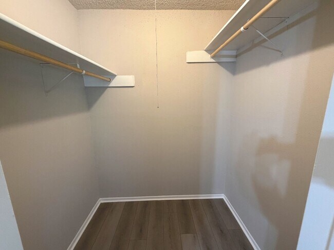 Building Photo - 5263 Charolais Dr