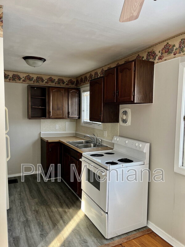 Building Photo - 4414 Huron Cir