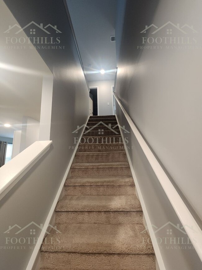 Building Photo - 18 Chalet Ct