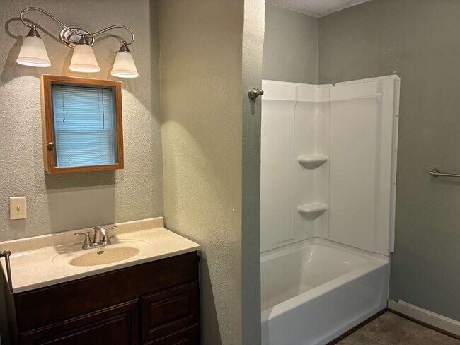 Building Photo - 1 Bedroom, 1 Bathroom, Additional Bonus Room and Detached Garage