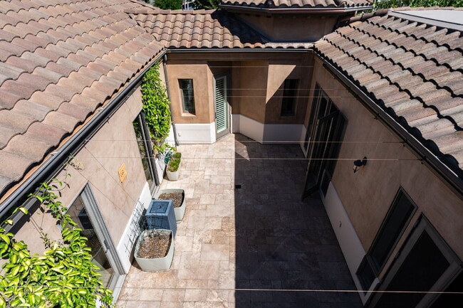 Building Photo - Sophisticated Mediterranean Villa in Newpo...