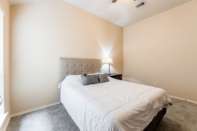 Building Photo - 10923 Starling Creek Dr