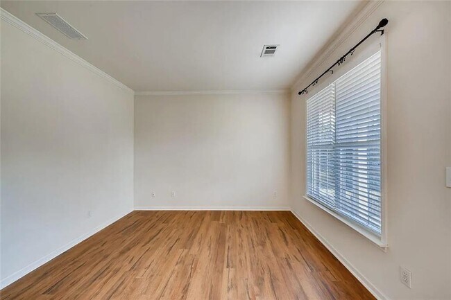 Building Photo - 520 Midhurst Pl