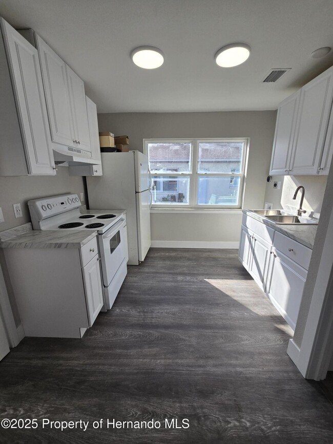 Building Photo - 773 NE 9th St