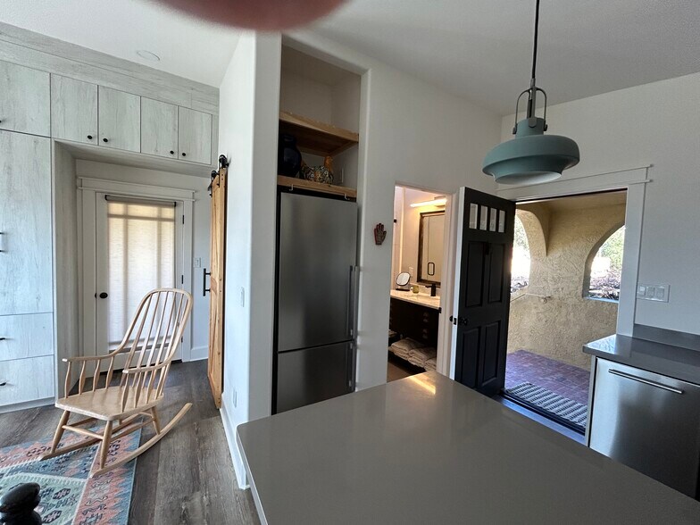 Building Photo - 10715 Ridgeview Way