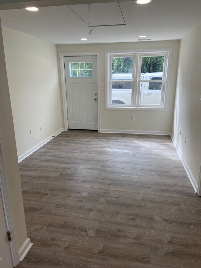 Bright Livingroom - 310 9th Ave