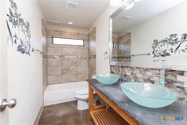 Building Photo - 7101 Andalucia Dr