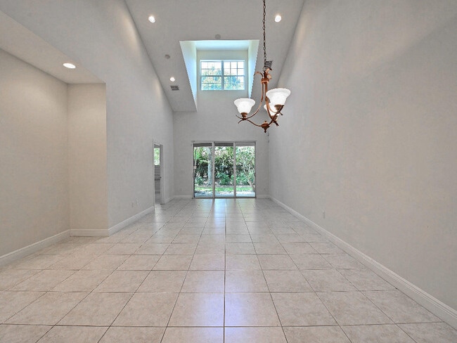 Building Photo - 1645 Baseline Ln