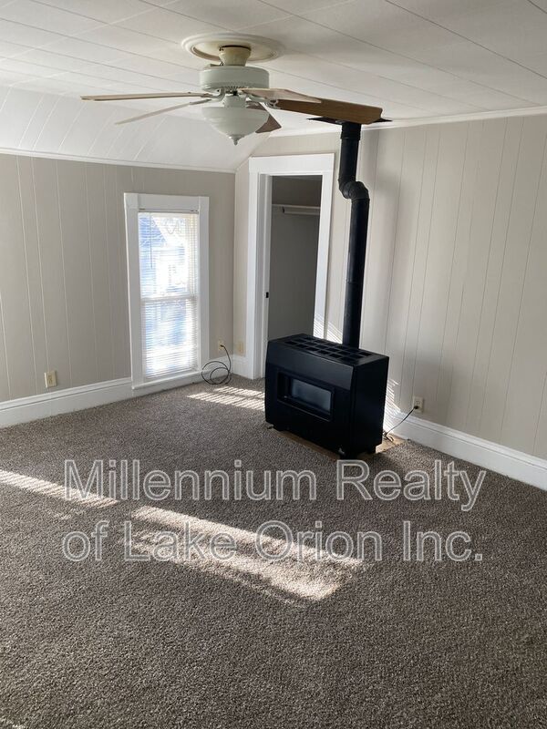 Building Photo - 67 Bentley St