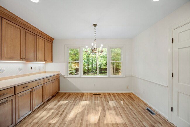 Building Photo - 2401 Scarsborough Dr