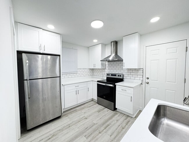 Building Photo - Renovated 3 Bedroom Home in Springfield, TN!