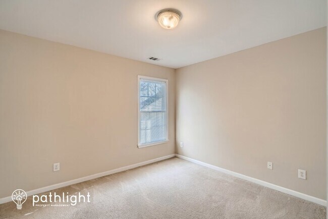 Building Photo - 902 Chadwick Park Dr