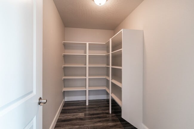 Building Photo - 3 Bed 2 Bath Single Level Morning Side Val...