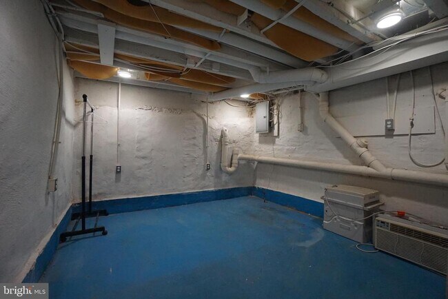 Building Photo - 539 Turner St