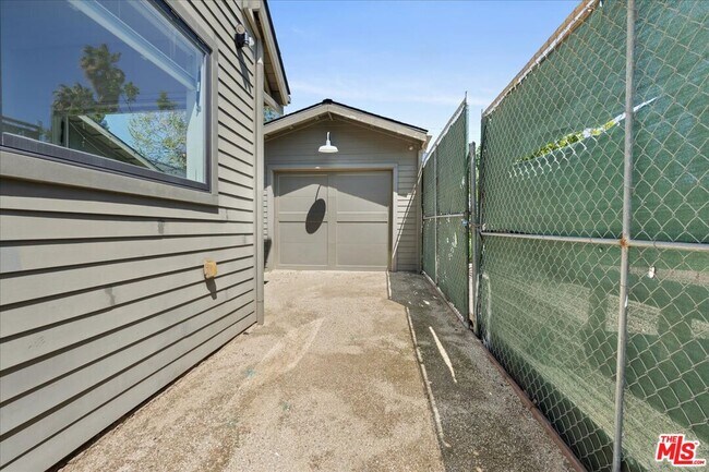 Building Photo - 4525 Melbourne Ave