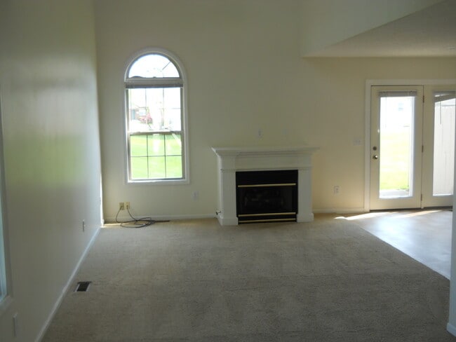 Building Photo - 931 Jasmine Dr