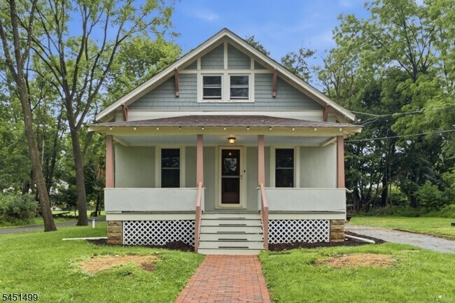 Building Photo - 11 1st St