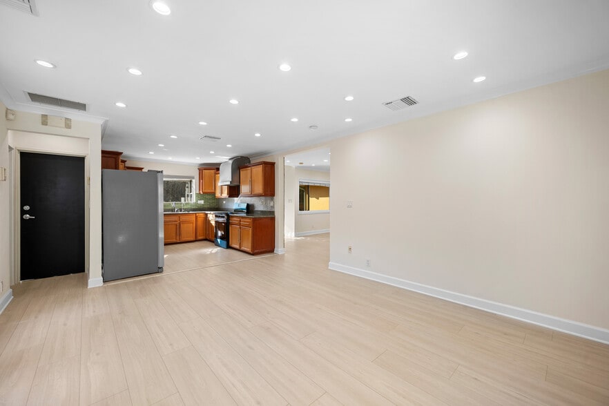 Building Photo - 1544 Golf Club Dr