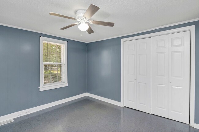 Building Photo - Charming 2 Bedroom Home, close to USC & lo...