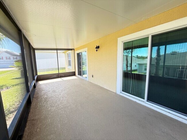 Building Photo - Spacious Groveland Home