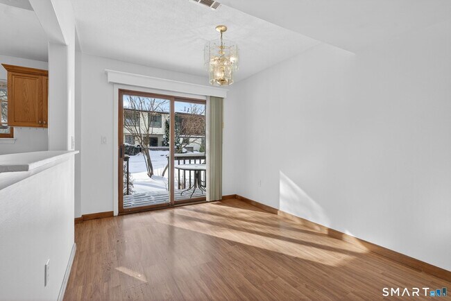 Building Photo - 155 Cottonwood Rd