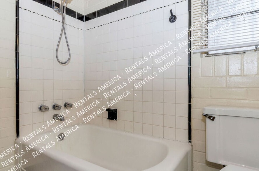 Building Photo - 947 N Alvernon Way