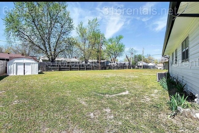 Building Photo - $1795 - 4 bed 2 bath - Single Family Home