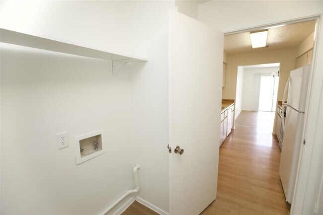 Building Photo - 2206 Spring Breeze Dr