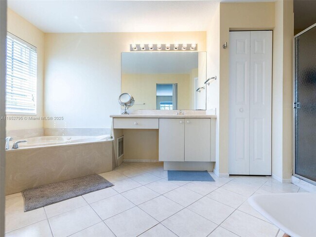 Building Photo - 665 Nandina Dr