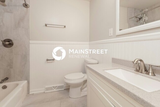 Building Photo - 3 Bedroom Pet-Friendly Home in RAYTOWN, MO with Main Street Renewal